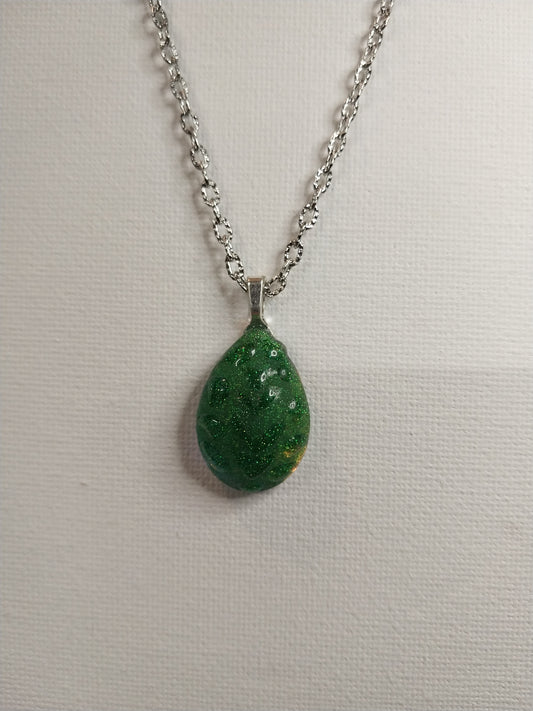 Green teardrop pendant